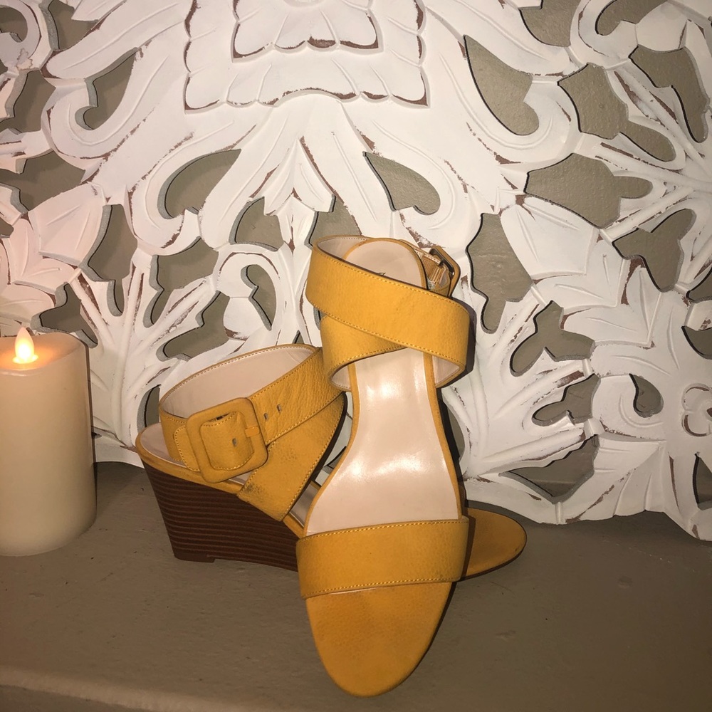Nine west yellow suede wedged sandles